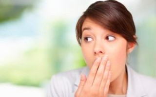 Причины неприятного запаха изо рта. Эффективные методы лечения