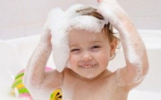 Ребенок не хочет мыть голову. Как помыть ребенку голову