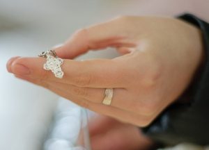 Ребенок проглотил крестик что делать. Смотреть фото Ребенок проглотил крестик что делать. Смотреть картинку Ребенок проглотил крестик что делать. Картинка про Ребенок проглотил крестик что делать. Фото Ребенок проглотил крестик что делать