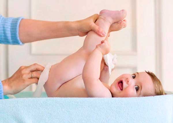 Как правильно подмывать новорожденного ребенка