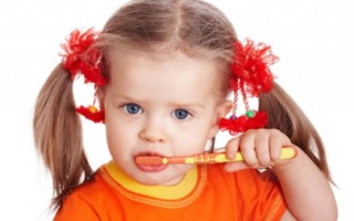 С какого возраста чистить зубы, как научить ребенка чистить зубы. Ребенок не дает чистить зубы