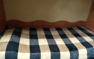 Уютный клетчатый плед на кровать: обзор покупок с Алиэкспресс