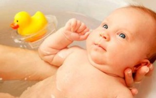 Пошаговая инструкция как правильно купать новорожденного в первый раз