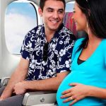 Насколько безопасна поездка на море во время беременности? Какой транспорт выбрать: поезд, машину или самолет?