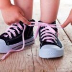 Как легко и быстро научить ребенка завязывать шнурки