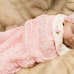 Как правильно запеленать новорожденного ребенка в пеленку?